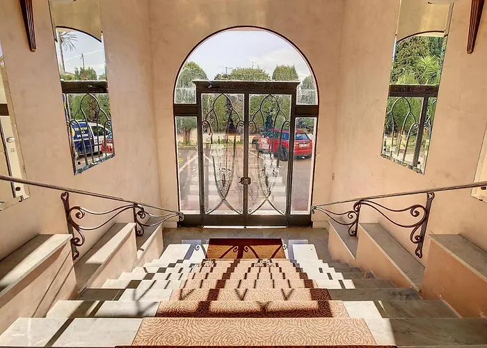 Un Palais Au Prix D\'Un 3 Etoiles