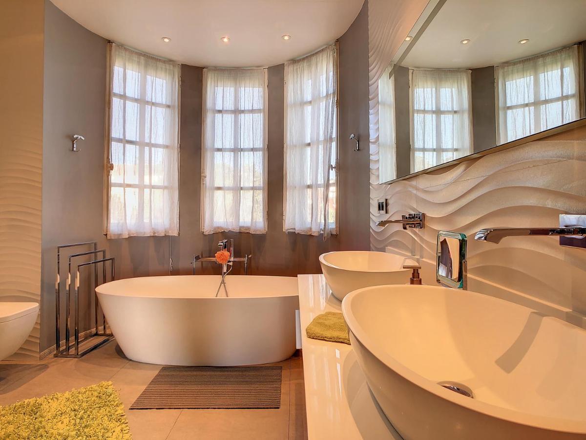 Un Palais Au Prix D'un 3 Etoiles Apartment